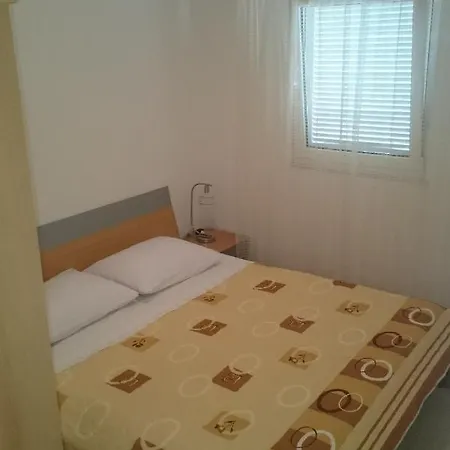 Lejlighed With Parking Space - 13684 *