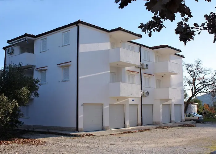 Apartman With Parking Space - 13684 *